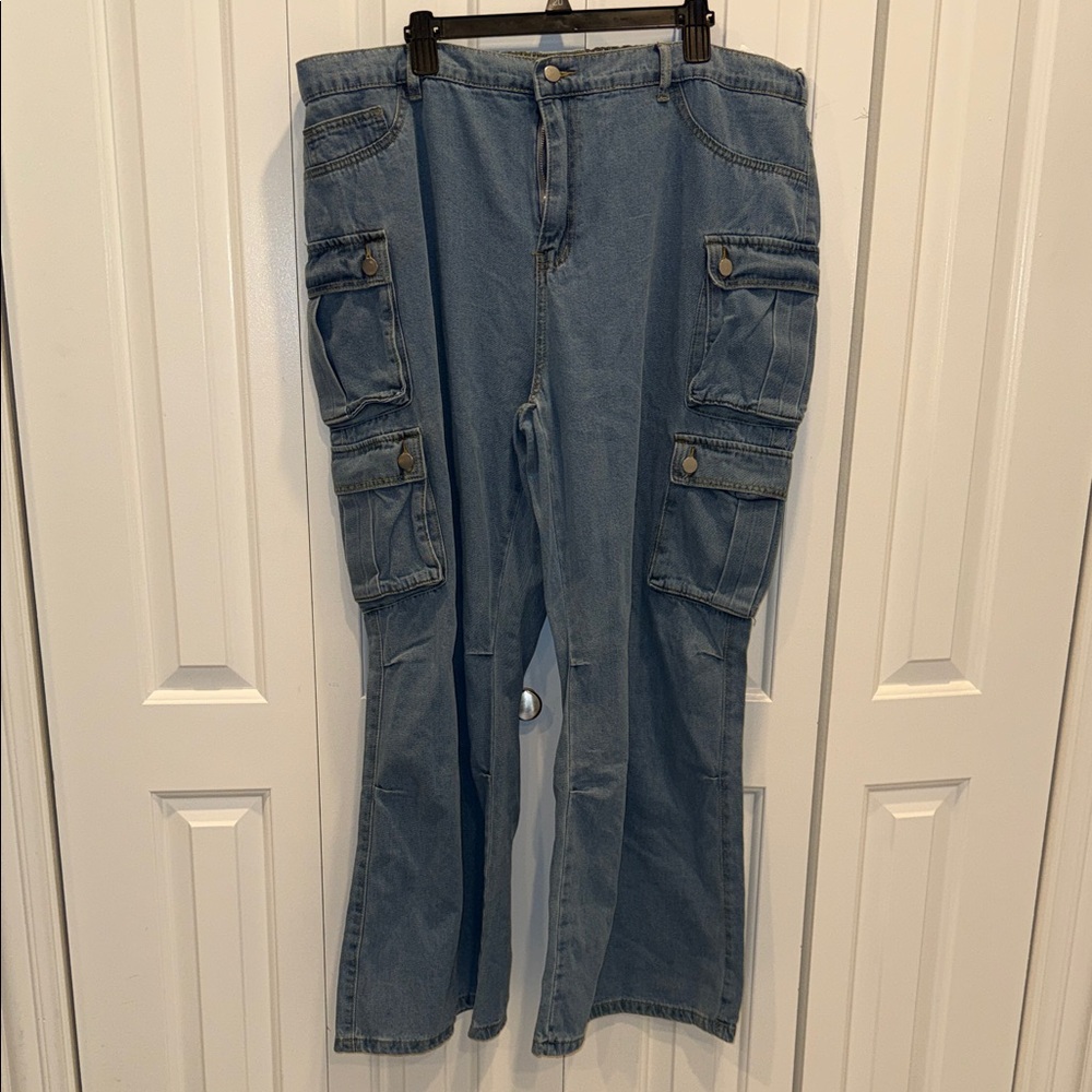 Light Wash Denim Cargo Jeans with Multi Pockets